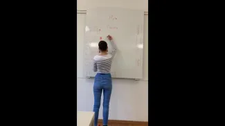 La ragazza che precipita