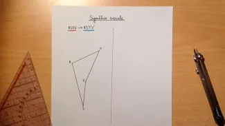 7P symétrie axiale sur papier blanc