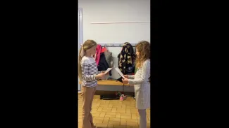 Cassandre & Emilyne - dialogue