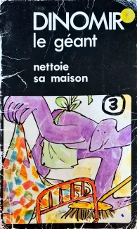 Dinomir nettoie sa maison